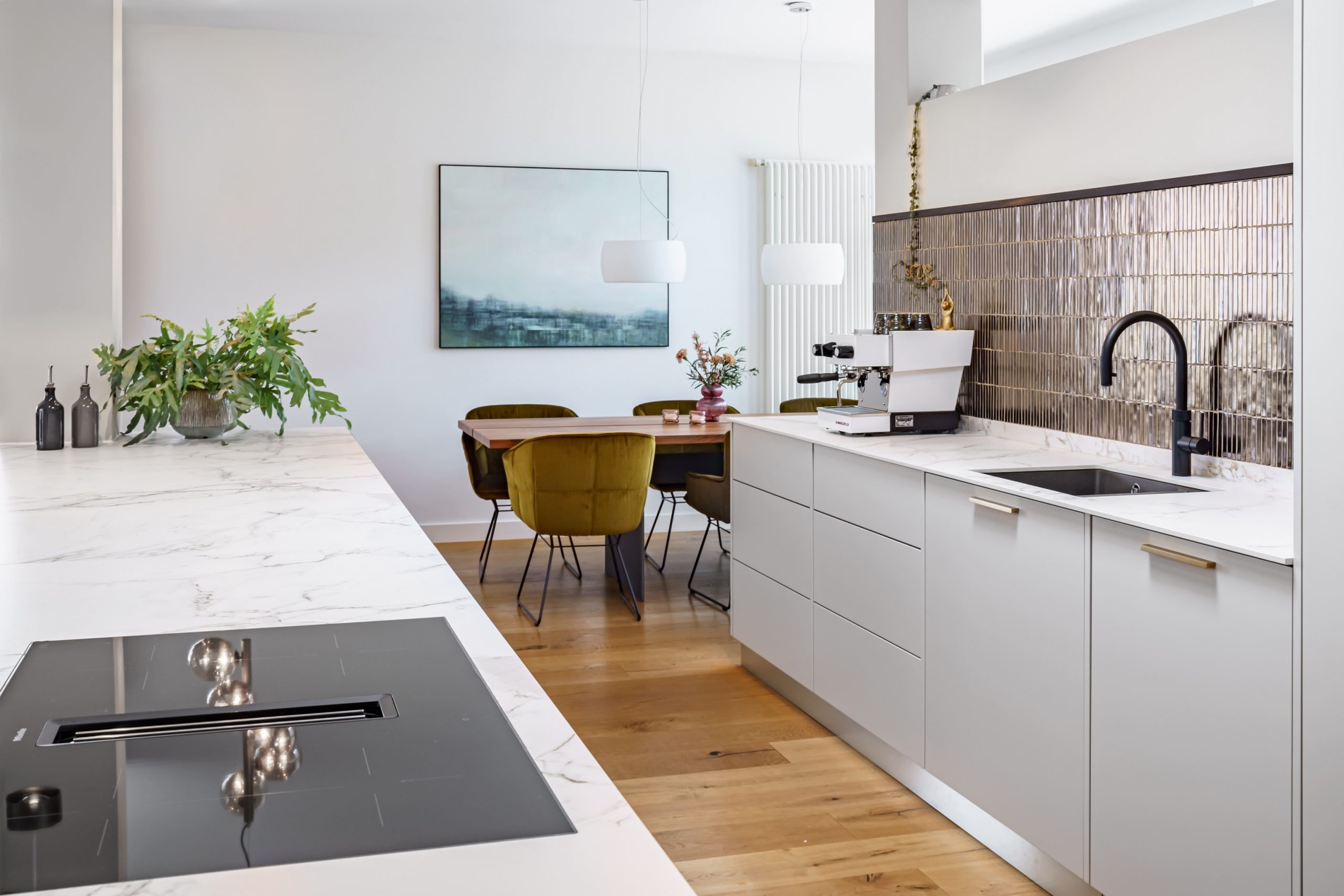 1_10juounbapr9ebxkpbnrrsj sRooms-Interior-Design-Inszenierung